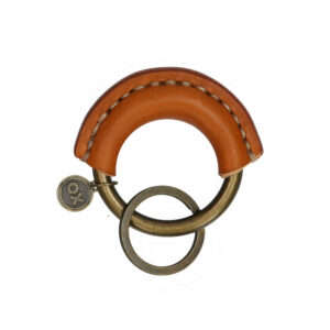 Freestanding photo handmade cognac leather keyring from the brand OX Originals with antique brass ring.